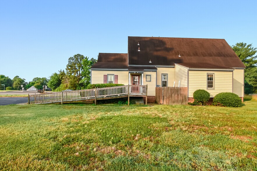 More Photos Of 1900 E Parham Rd, Henrico Office For Sale