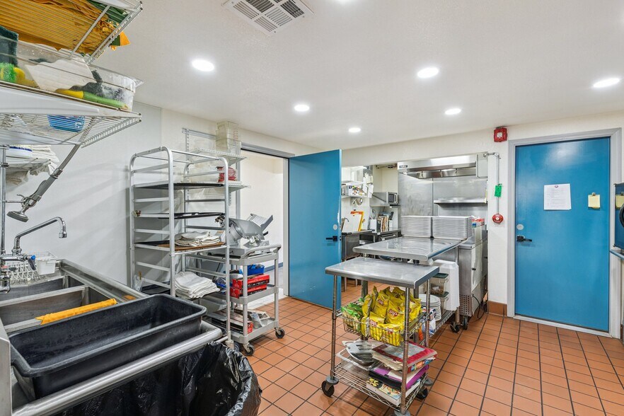 More Photos Of 424 W Chickasha Ave, Chickasha Storefront For Sale