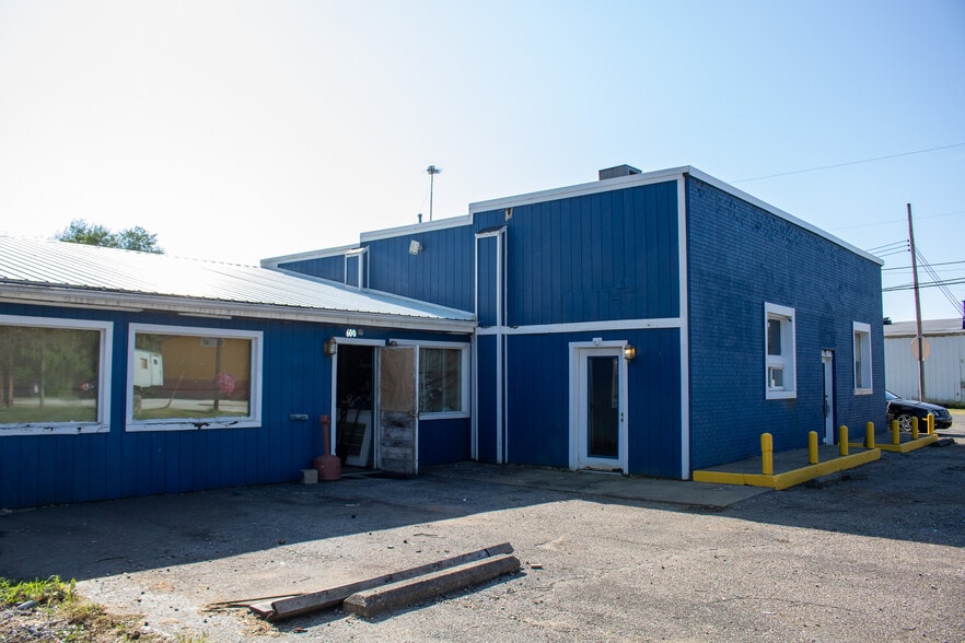 More Photos Of 600 Zanesville St, Beverly General Retail For Sale