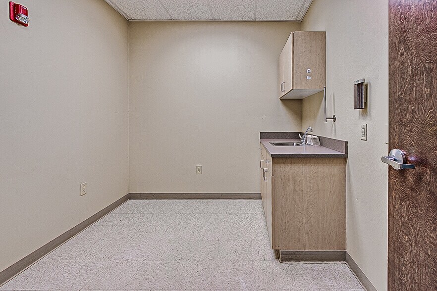 More Photos Of 610 N Fayetteville St, Asheboro Medical For Lease