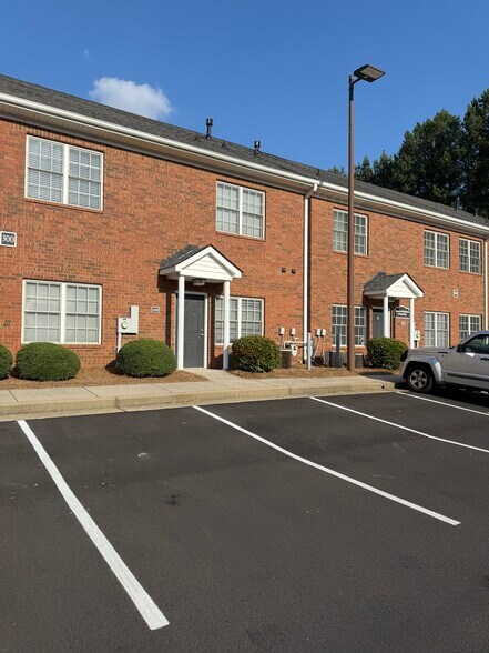 More Photos Of 4595 Towne Lake Pky, Woodstock Medical For Lease
