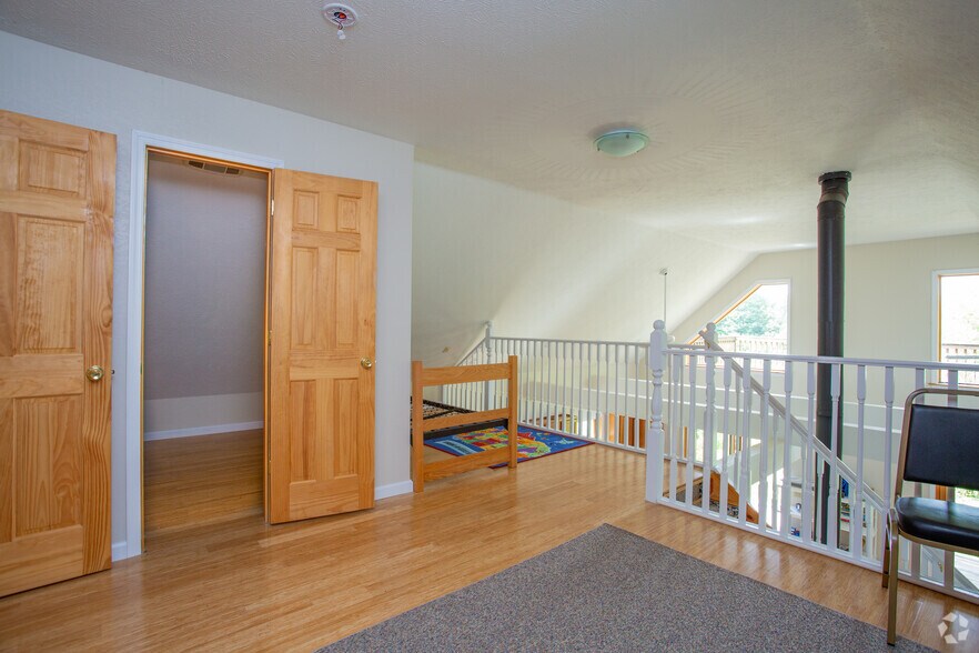 More Photos Of 144 Ashocon Way, Hartwick Specialty For Sale