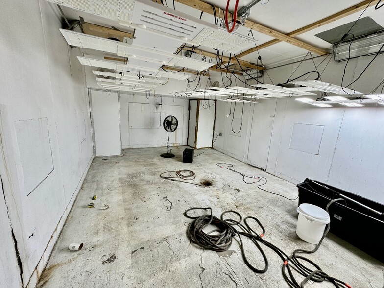 More Photos Of 2085 Clinton St, West Seneca Auto Repair For Sale