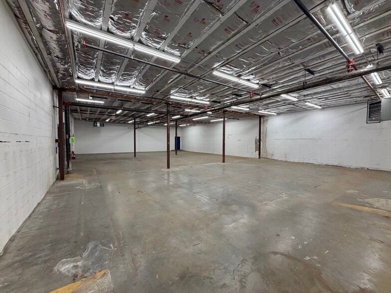 More Photos Of 1831 E Powell Blvd, Gresham Freestanding For Sale