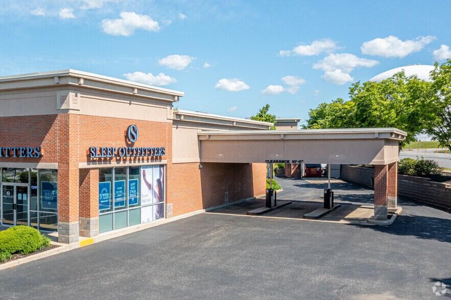 More Photos Of 12935 Shelbyville Rd, Louisville Storefront For Lease