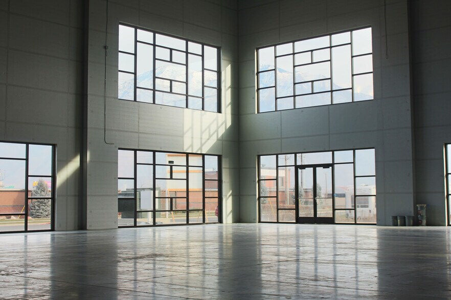More Photos Of 2111 Center Street, Springville Warehouse For Lease