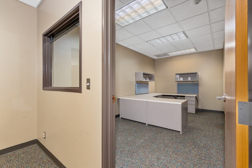 More Photos Of 212 S Main St, Grove Office For Sale