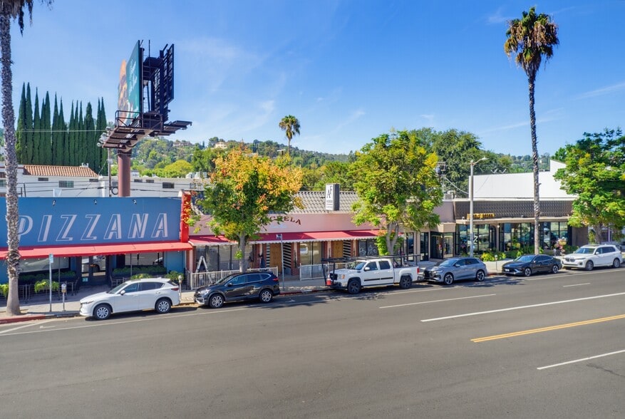 More Photos Of 13831 Ventura Blvd, Sherman Oaks Storefront For Sale
