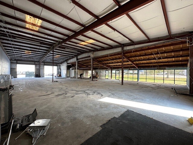 More Photos Of 416 Commerce Way, Longwood Manufacturing For Lease