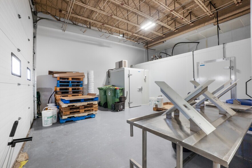 More Photos Of 609-649 Montée De Liesse, Saint-Laurent Warehouse For Sale