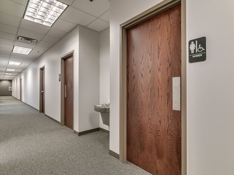 More Photos Of 9802 N Morgan Rd, Yukon Office For Sale