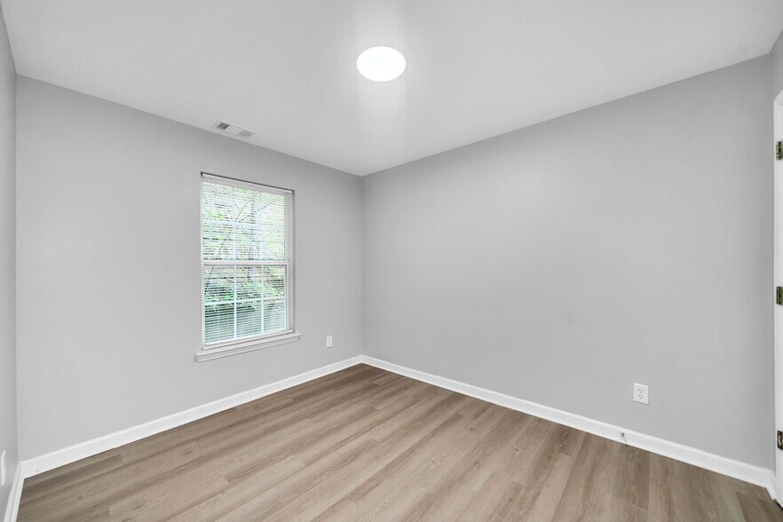 More Photos Of 300 Stonehaven Cir, Cartersville Apartments For Sale