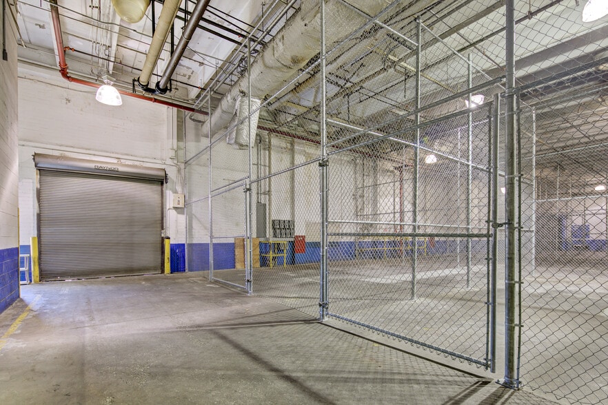 More Photos Of 3036 Gillespie St, Fayetteville Manufacturing For Lease