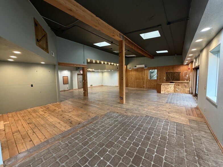 More Photos Of 3001 SW Highway 101, Lincoln City Warehouse For Lease