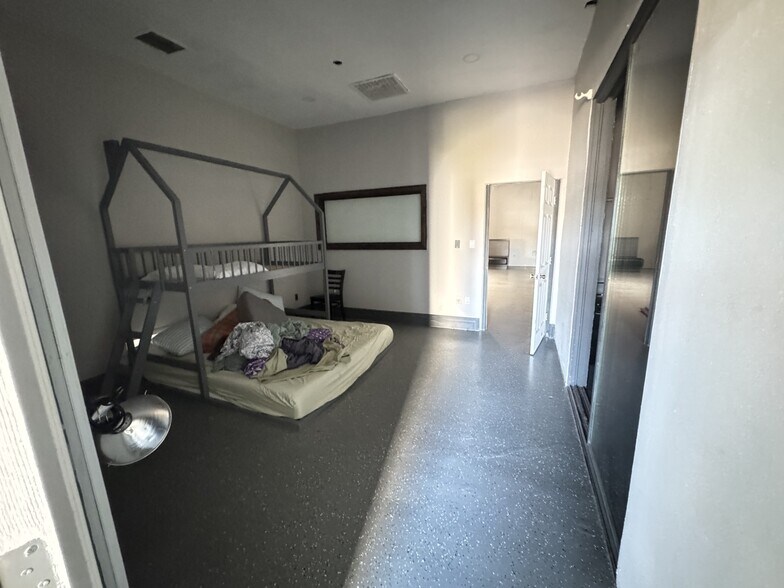 More Photos Of 236 N Country Club Dr, Mesa Freestanding For Sale