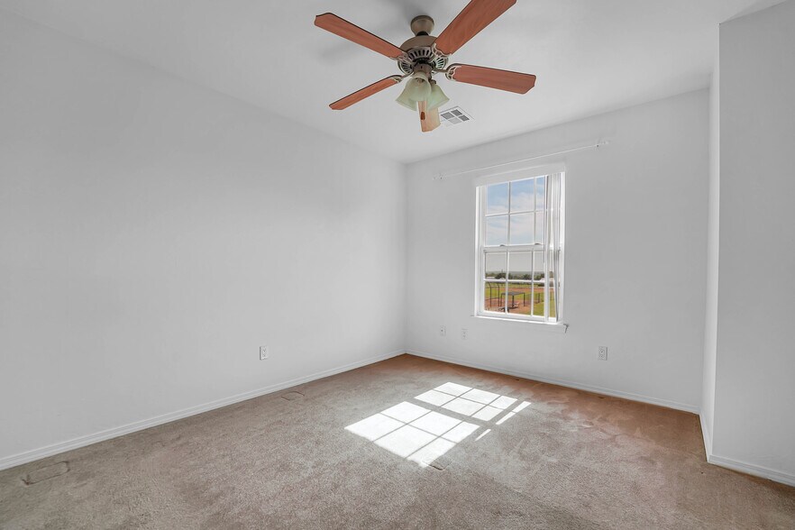More Photos Of 1501 Wade St, Sayre Apartments For Sale