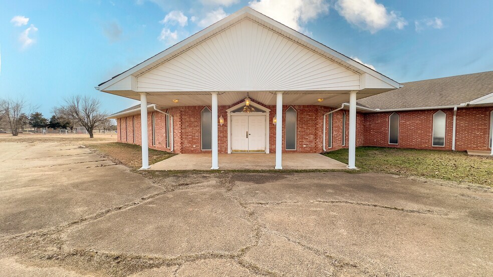 More Photos Of 907 N Oklahoma St, Tryon Religious Facility For Sale