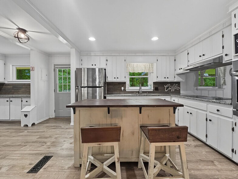 More Photos Of 5602 Highway 69 N, Northport Flex For Sale
