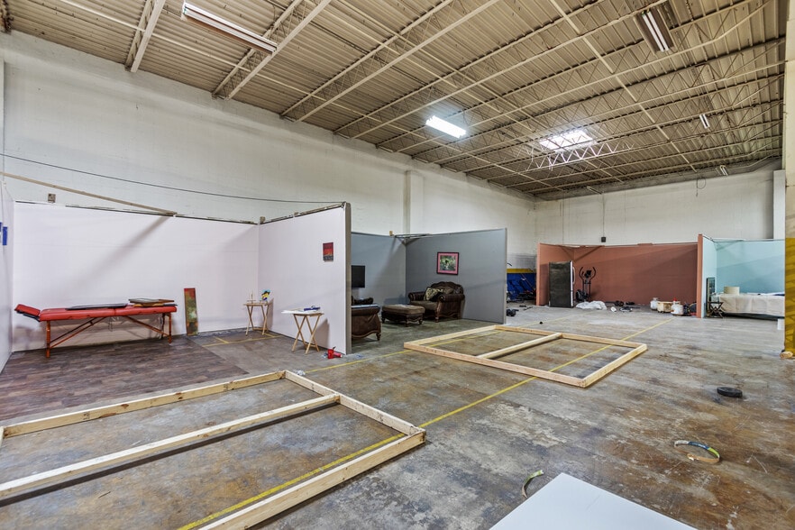 More Photos Of 1862 LATHAM St, Memphis Warehouse For Sale