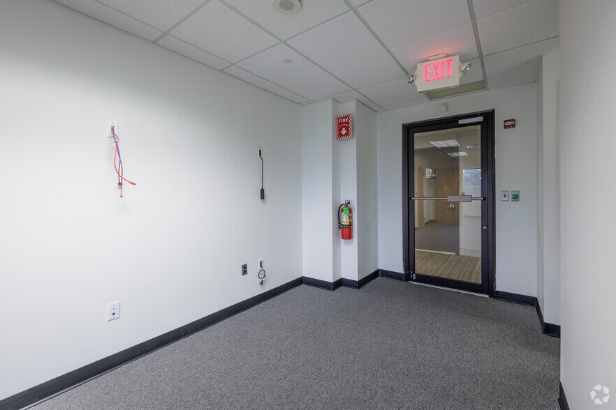 More Photos Of 2200 Fletcher Ave, Fort Lee Office For Lease