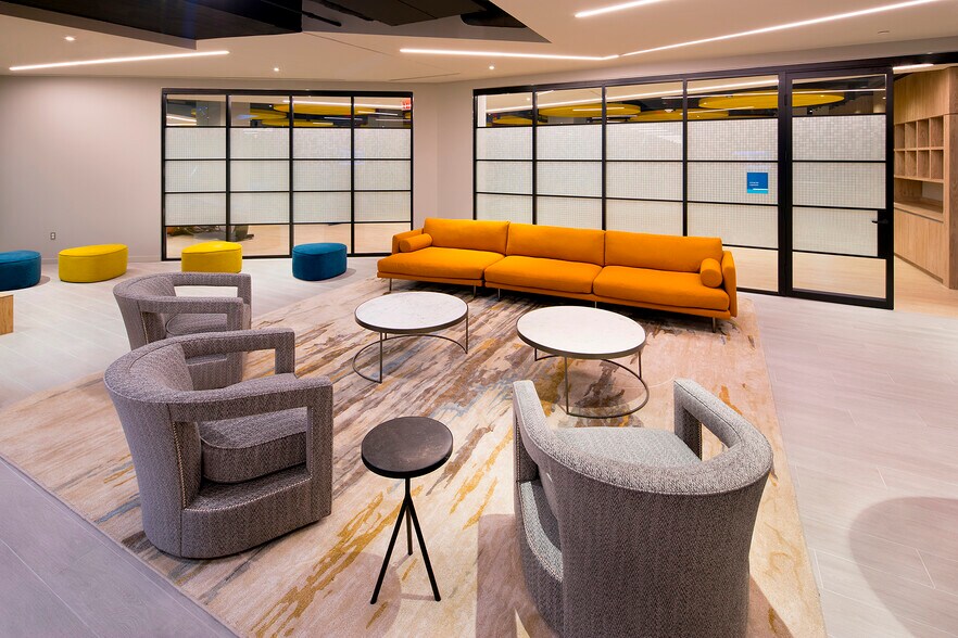 More Photos Of 1900 Gallows Rd, Vienna Office For Lease