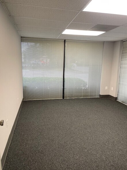 More Photos Of 6015 Chester Cir, Jacksonville Unknown For Lease