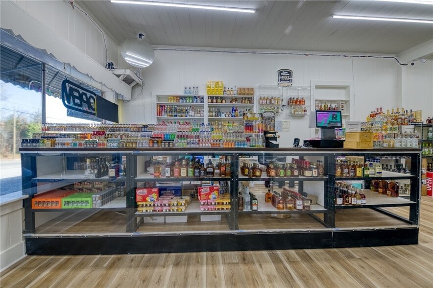 More Photos Of 507-509 W Main St, Williamston Freestanding For Sale