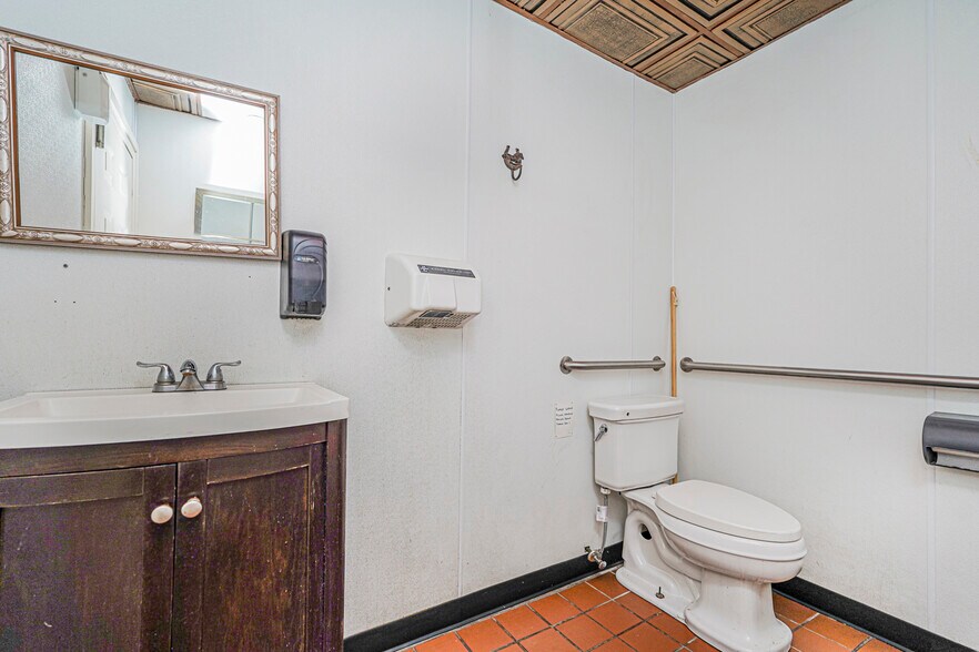 More Photos Of , Freeport General Retail For Sale