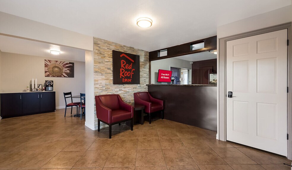 More Photos Of 203 N I-45, Madisonville Hotel For Sale