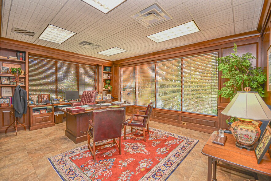 More Photos Of 220 Mckenzie Ave, Panama City Office For Sale