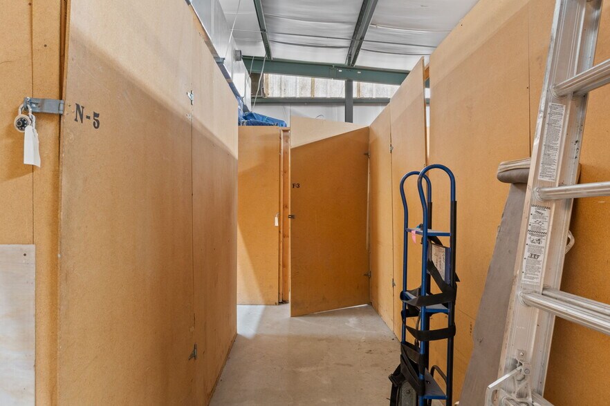 More Photos Of 6331 S Tex Pt, Homosassa Warehouse For Lease