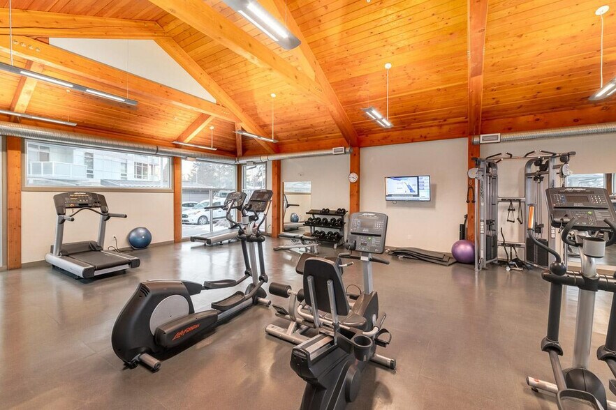 More Photos Of 2105 90 Av SW, Calgary Apartments For Lease