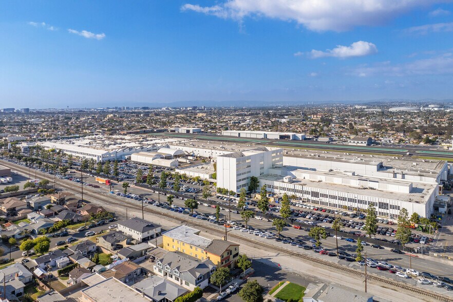 More Photos Of 12501 Kornblum Ave, Hawthorne Apartments For Sale