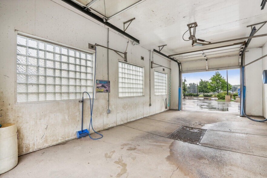 More Photos Of 14967 W National Ave, New Berlin Carwash For Sale