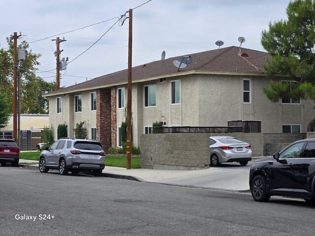 More Photos Of 24522 Chestnut St, Newhall Apartments For Sale