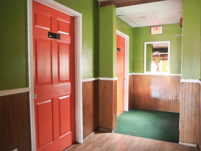 More Photos Of 1 Wall St, Cromwell Restaurant For Sale