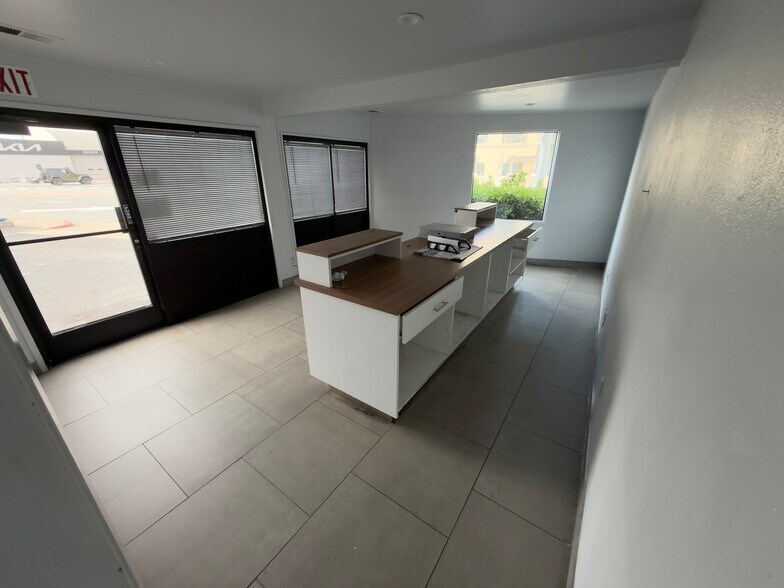 More Photos Of 885 N San Mateo Dr, San Mateo Auto Dealership For Lease