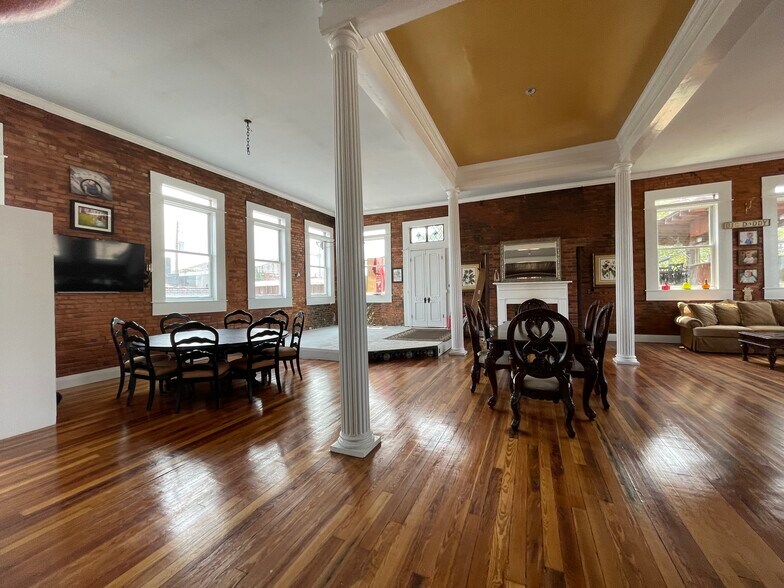 More Photos Of 117 N Jefferson Ave, Eatonton Storefront For Sale