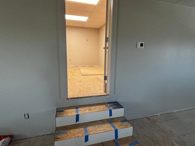 More Photos Of 4077 Seaborn Rd, Ponder Research And Development For Lease