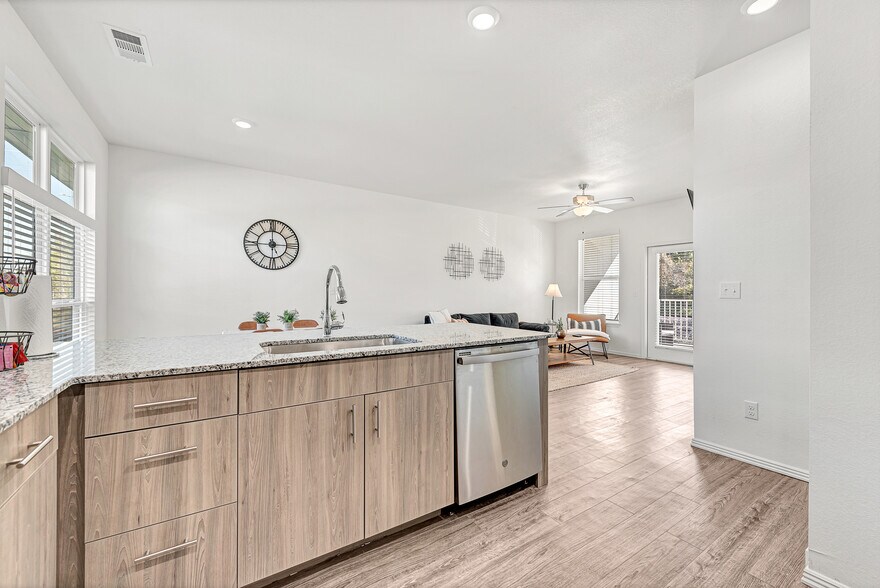 More Photos Of 1512 S Razorback Rd, Fayetteville Apartments For Sale