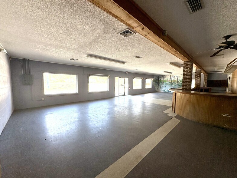 More Photos Of 3215 Crawfordville Hwy, Crawfordville Convenience Store For Lease