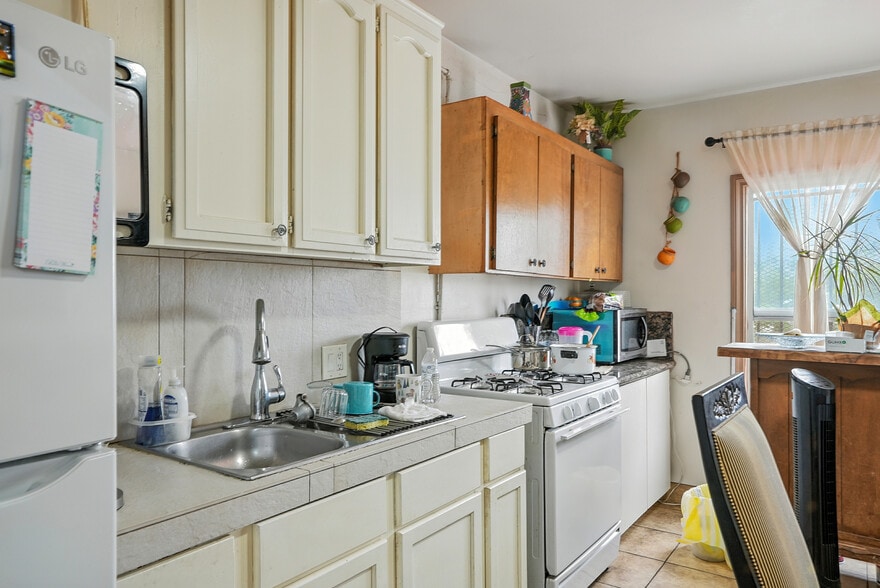 More Photos Of 2701 Imperial Ave, San Diego Apartments For Sale