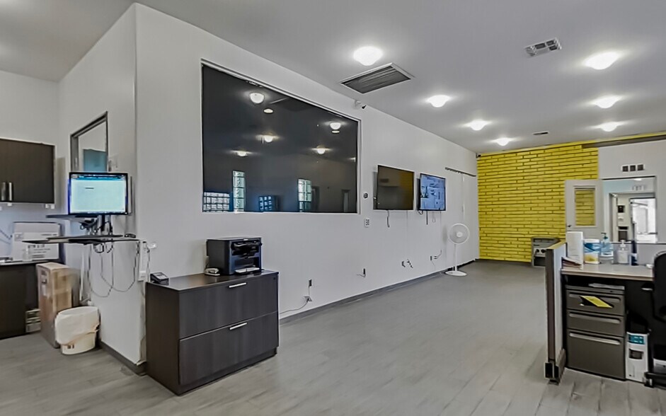 More Photos Of 3414 N 27th Ave, Phoenix Service For Sale