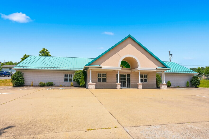 More Photos Of 1703 Locust Ave, Fairmont Medical For Sale