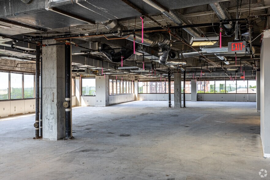 More Photos Of 4900 Main St, Kansas City Office For Lease