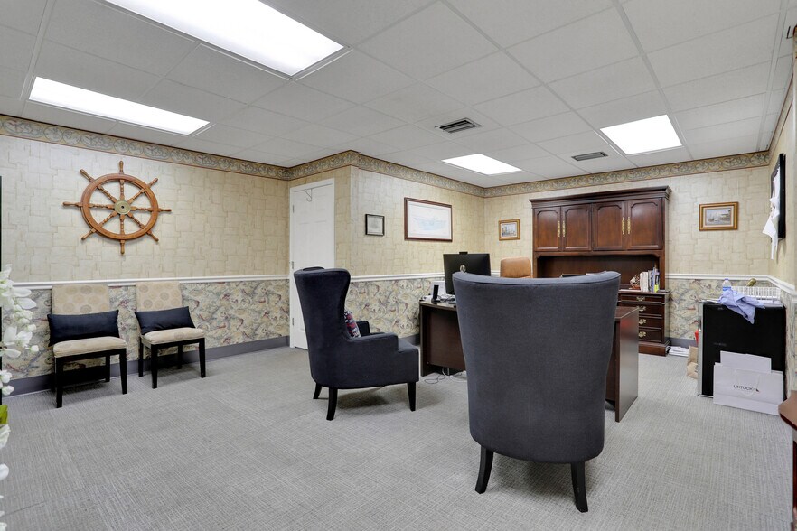 More Photos Of 3787 Old Middleburg Rd, Jacksonville Office For Sale
