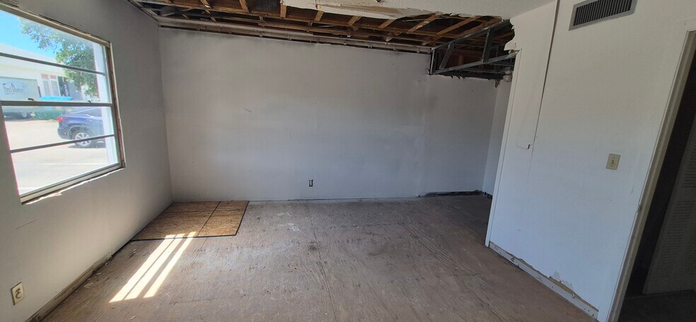 More Photos Of 7789 131st St, Seminole Office For Sale