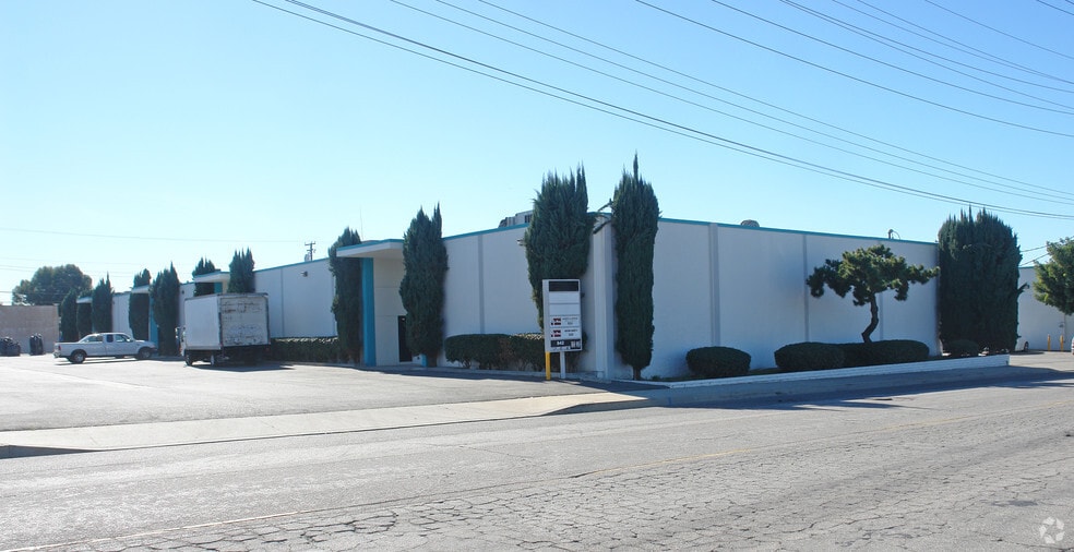 More Photos Of 802-864 E Edna Pl, Covina Warehouse For Lease