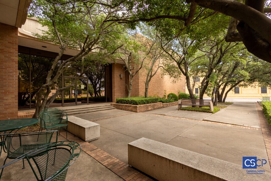 More Photos Of 855 W Ash Ave, Duncan Office For Sale