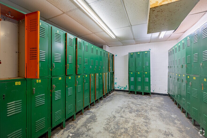 More Photos Of 502 Factory Ave, Ridgely Industrial For Sale